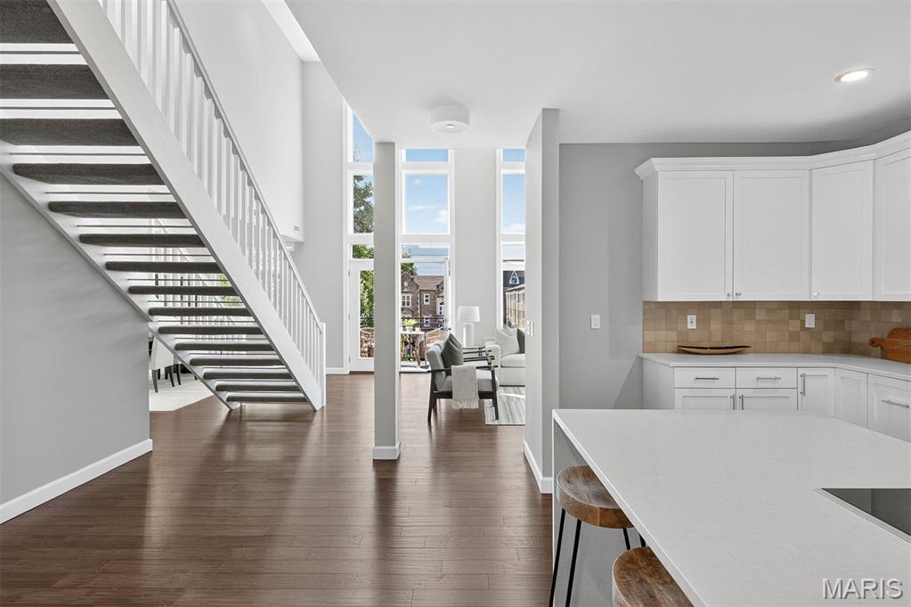 110 N Newstead Avenue Unit: 303