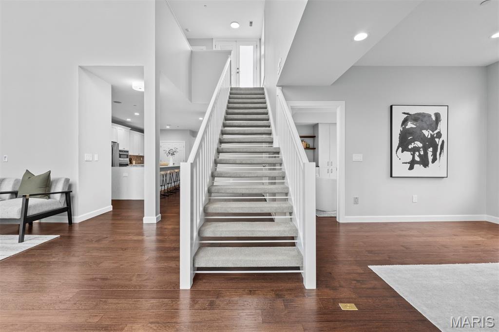 110 N Newstead Avenue Unit: 303