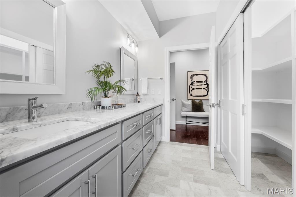 110 N Newstead Avenue Unit: 303
