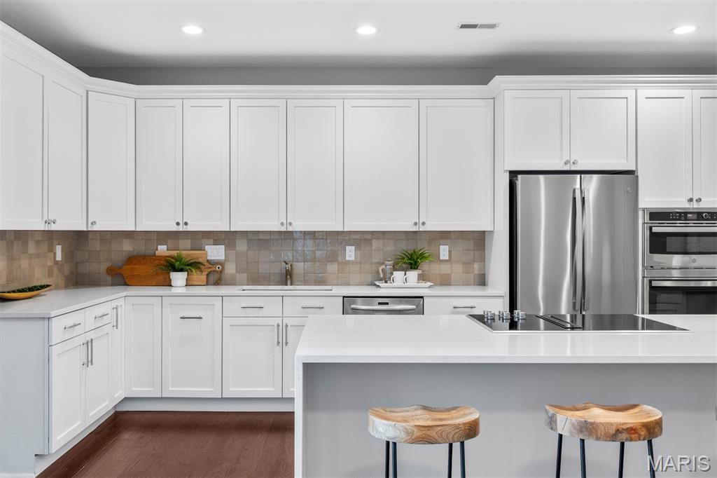110 N Newstead Avenue Unit: 303
