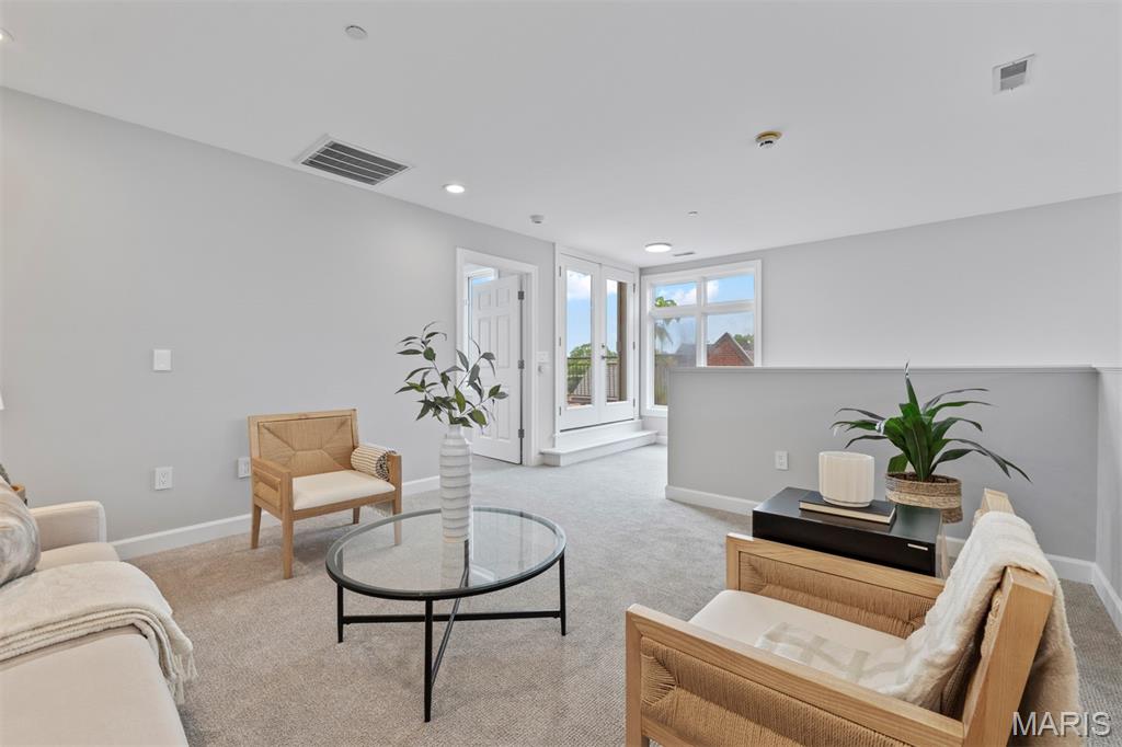 110 N Newstead Avenue Unit: 303