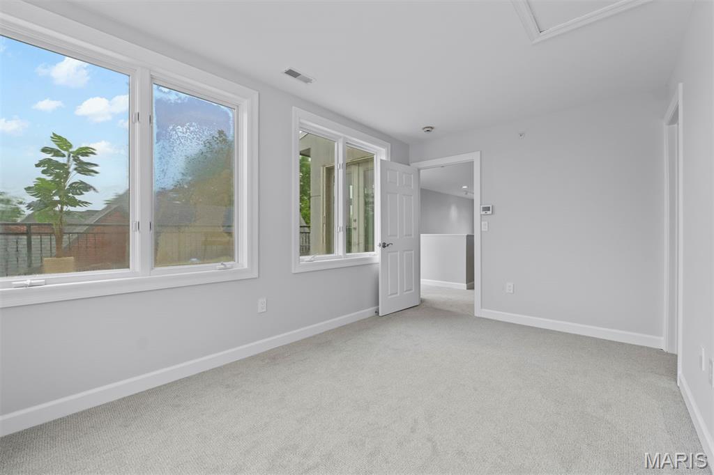 110 N Newstead Avenue Unit: 303