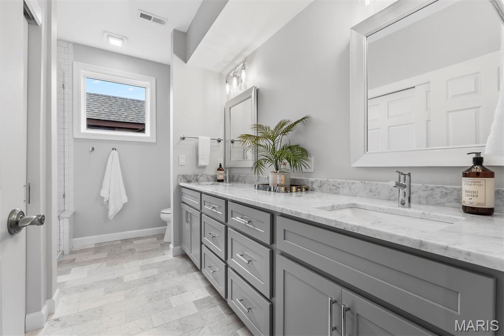 110 N Newstead Avenue Unit: 303