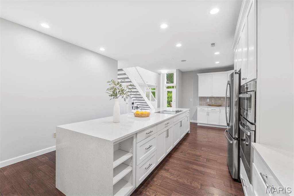 110 N Newstead Avenue Unit: 303