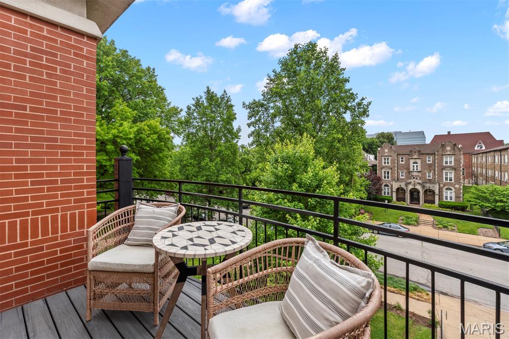 110 N Newstead Avenue Unit: 303