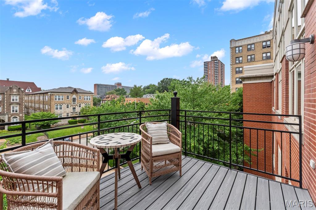 110 N Newstead Avenue Unit: 303
