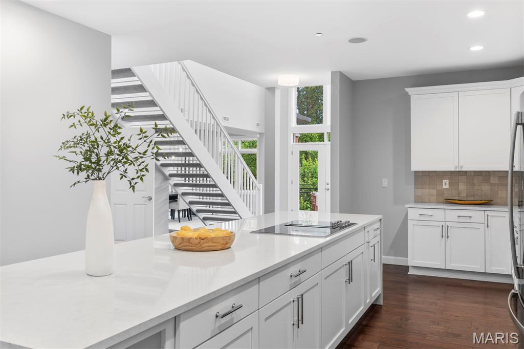 110 N Newstead Avenue Unit: 303