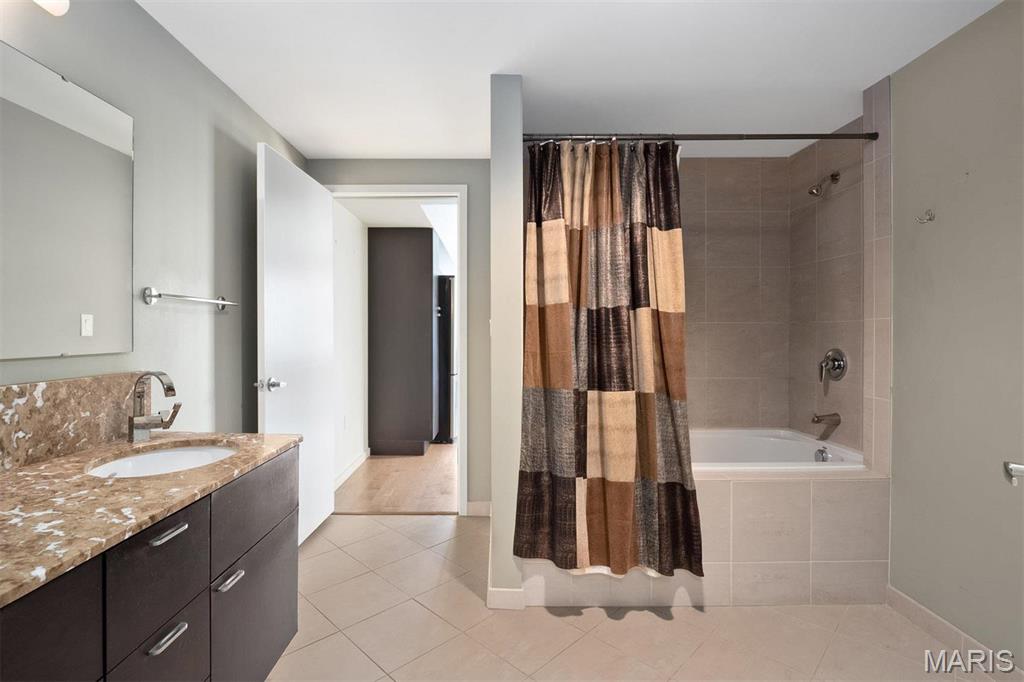 915 Olive Unit: 1206