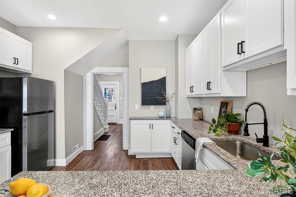 5834 Victoria Avenue