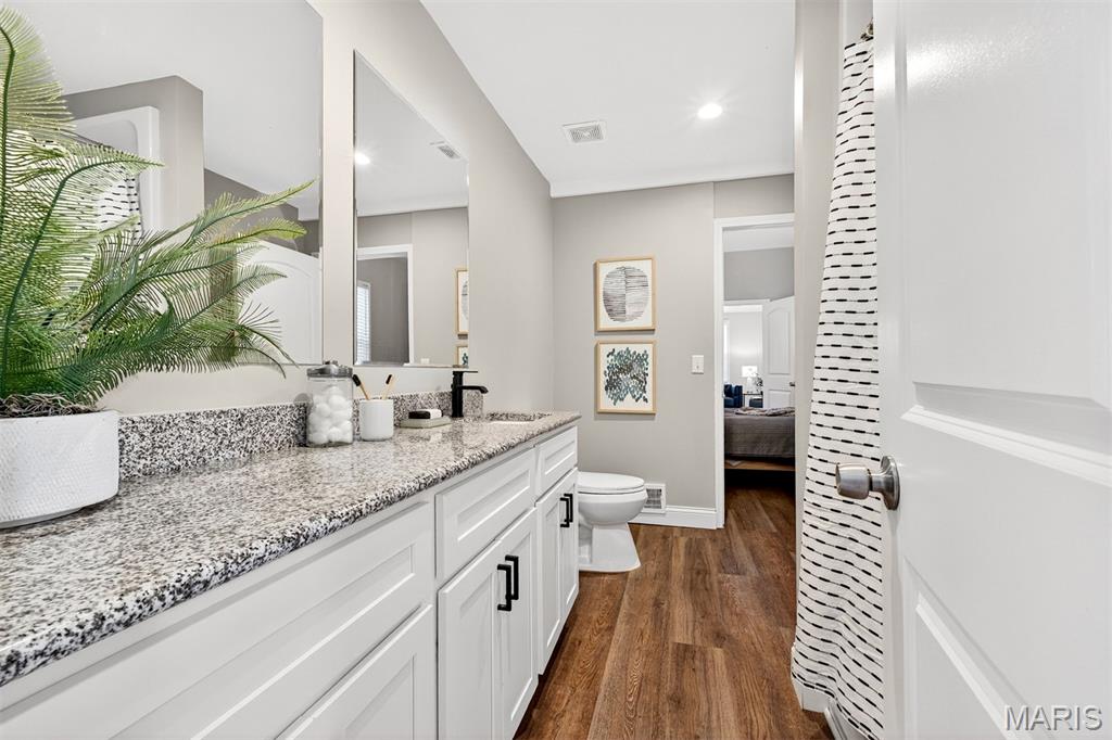 5834 Victoria Avenue