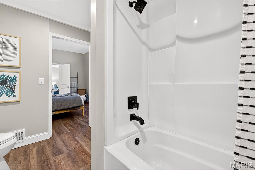 5834 Victoria Avenue