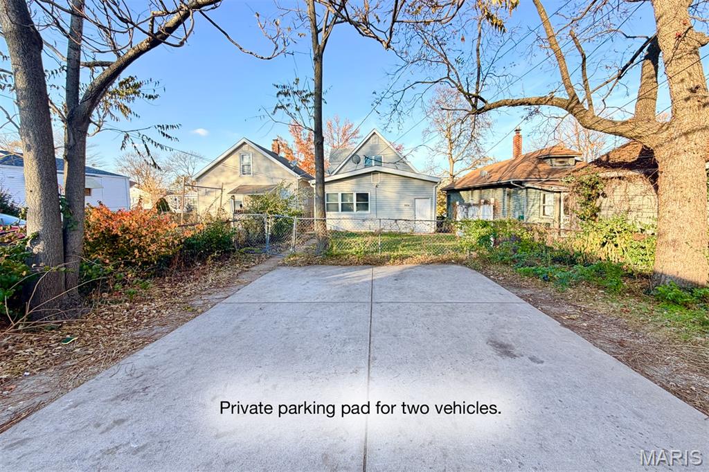 5834 Victoria Avenue