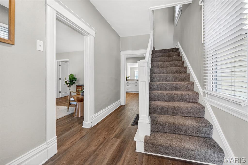 5834 Victoria Avenue