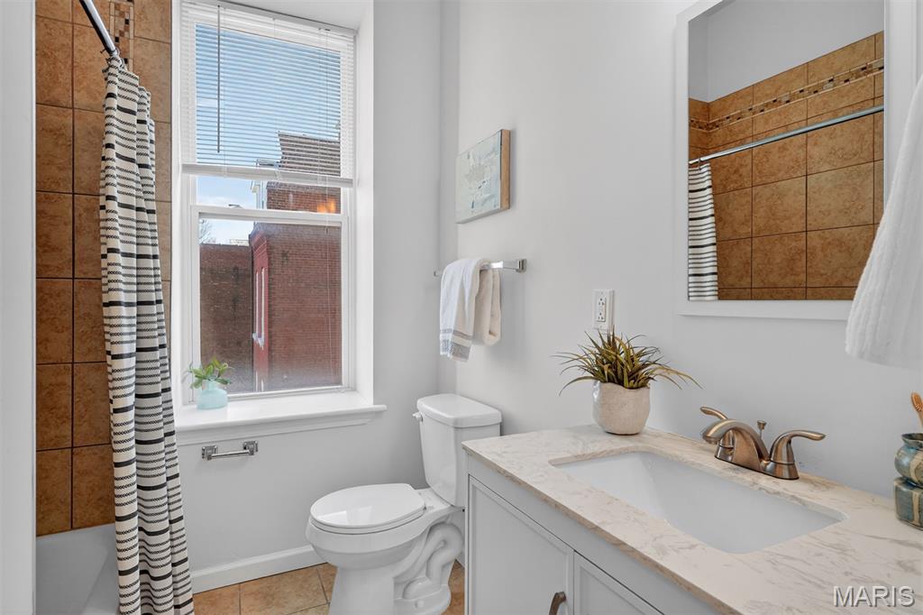 2124 Withnell Avenue