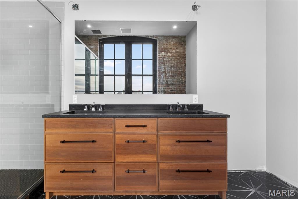 2647 Locust Street Unit: 4F