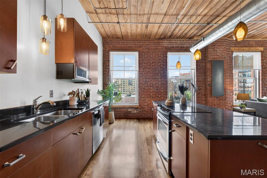721 N 17th Unit: 405