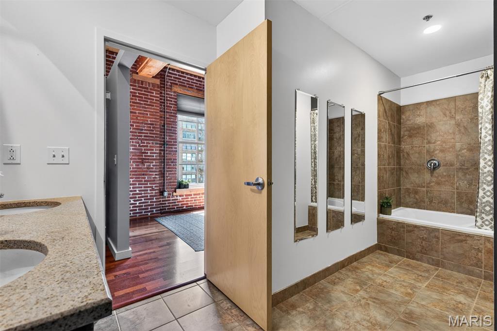 721 N 17th Unit: 405