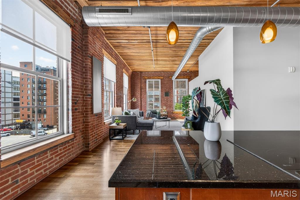 721 N 17th Unit: 405