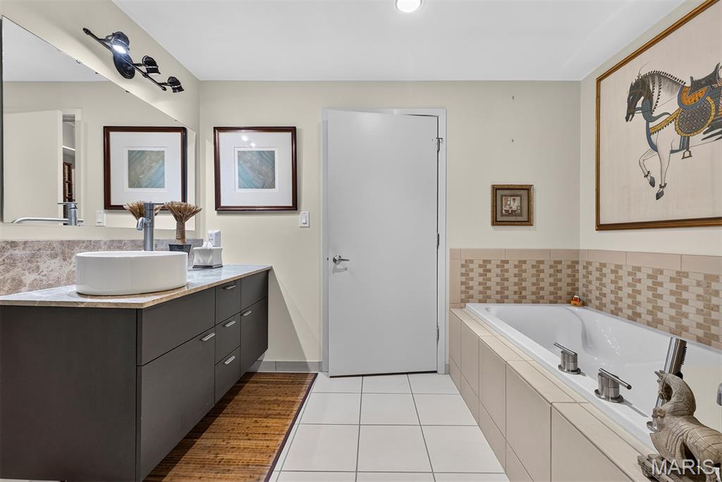 915 Olive Street Unit: 901