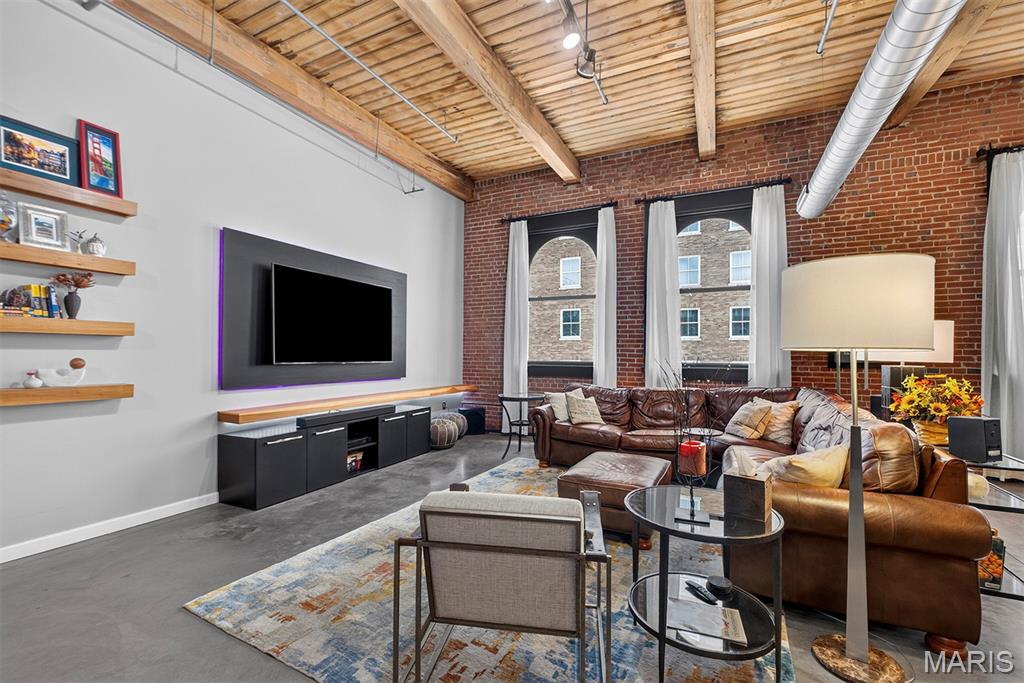 901 Washington Avenue Unit: 704