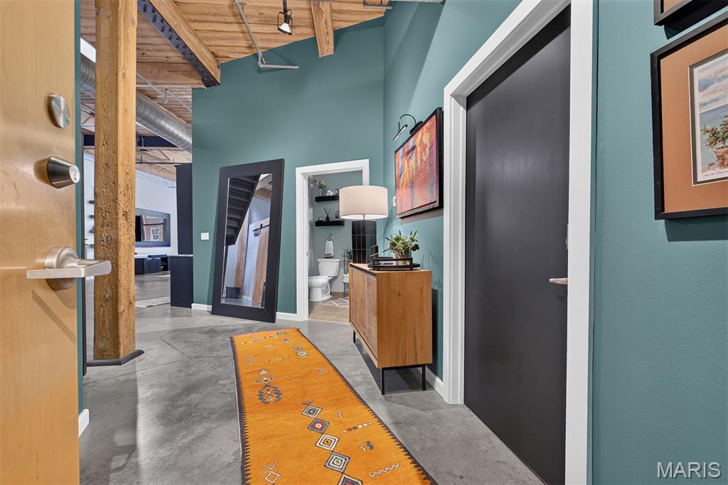 901 Washington Avenue Unit: 704