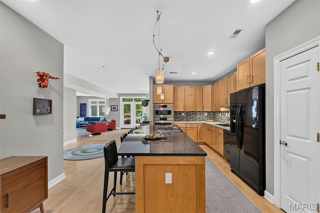 110 N Newstead Avenue Unit: 103