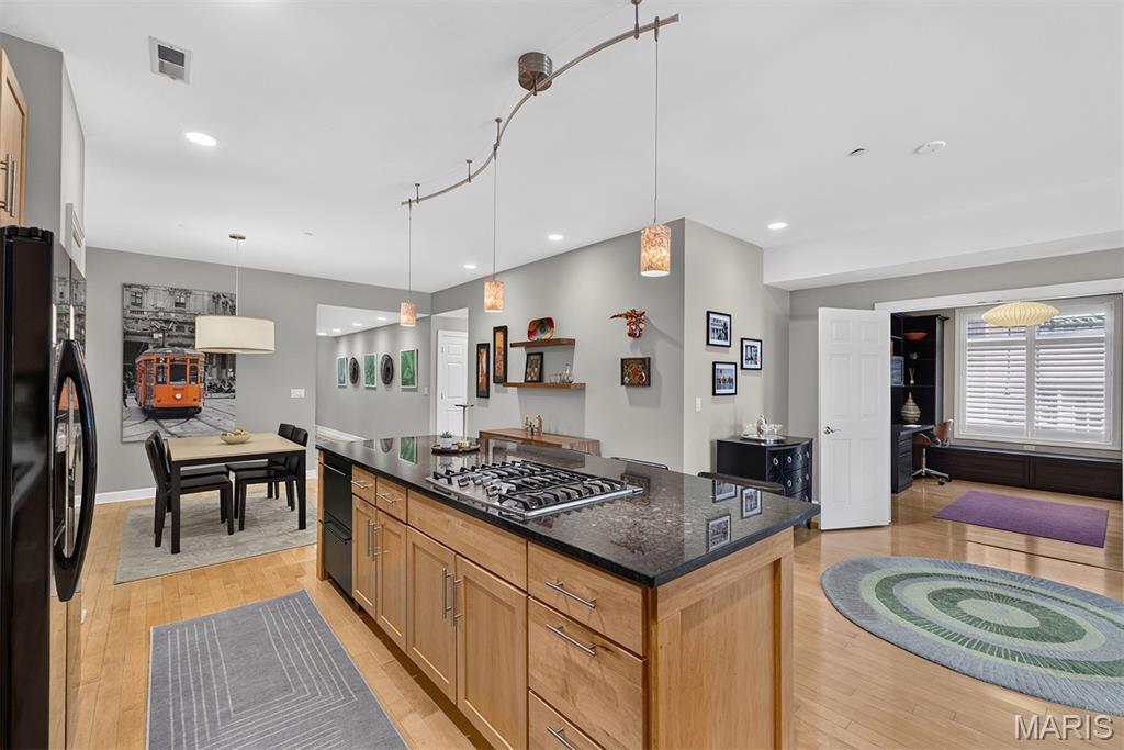 110 N Newstead Avenue Unit: 103