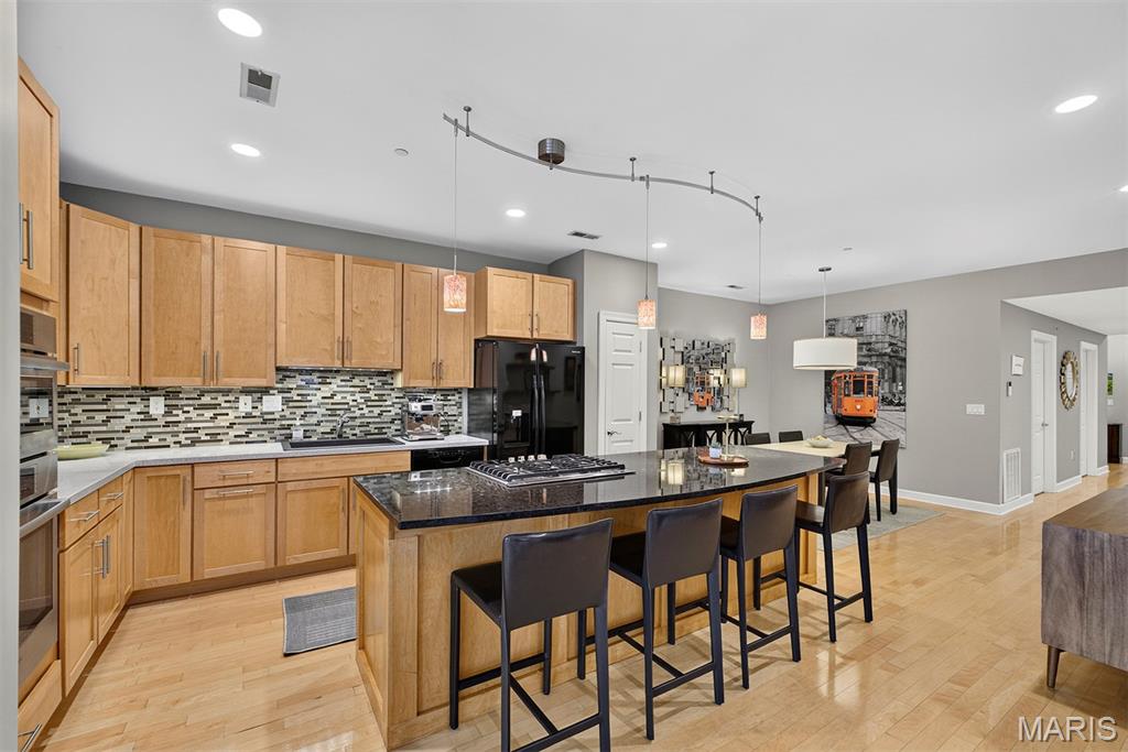 110 N Newstead Avenue Unit: 103