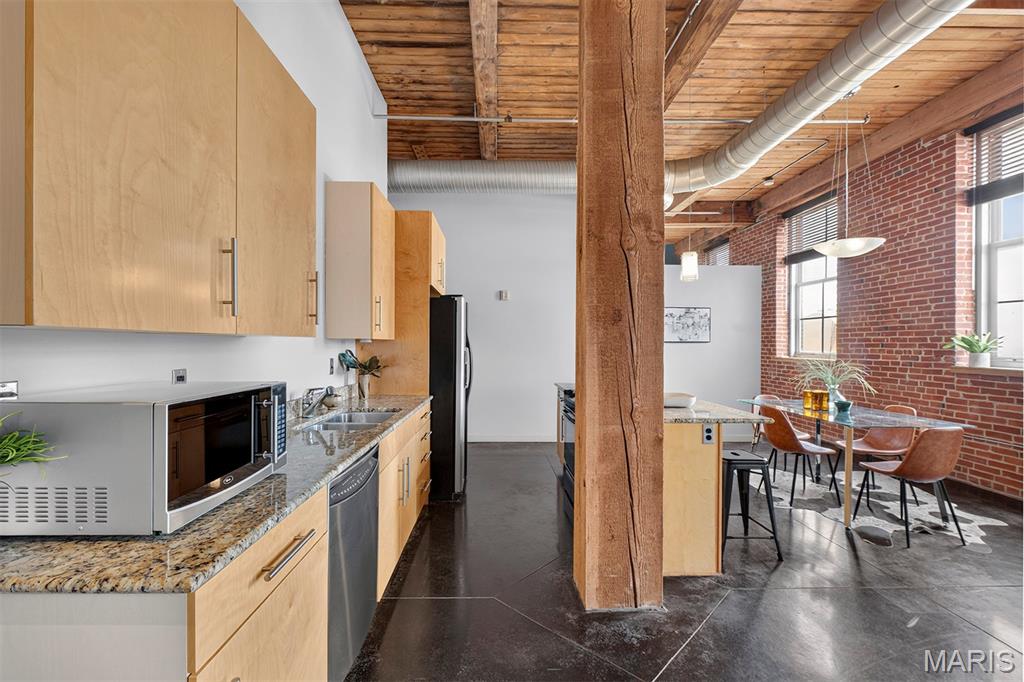 721 N 17th Unit: 202