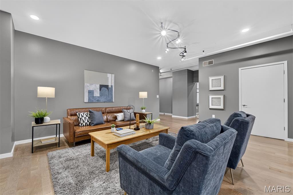 915 Olive Unit: 1112