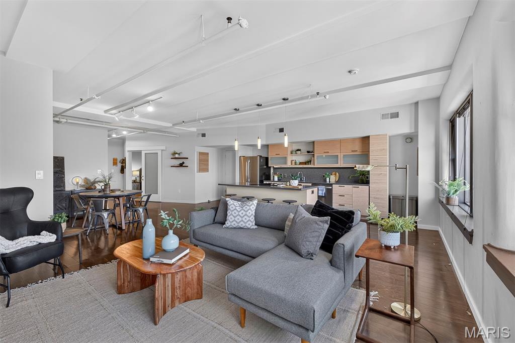 915 Olive Street Unit: 1404
