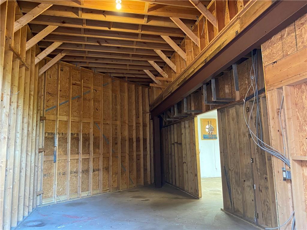 6605 Pine Ridge Circle