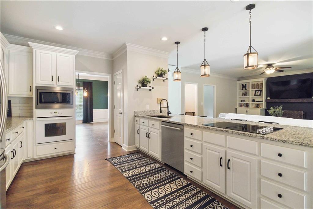 984 Pinfeather Court