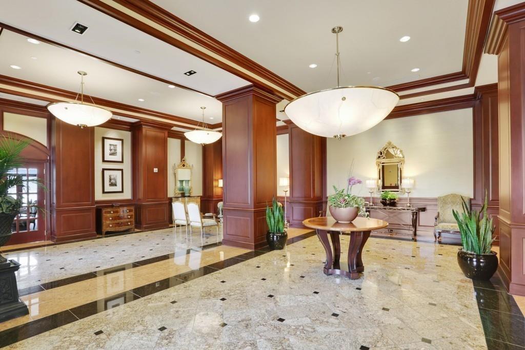 195 14th Street NE Unit 402