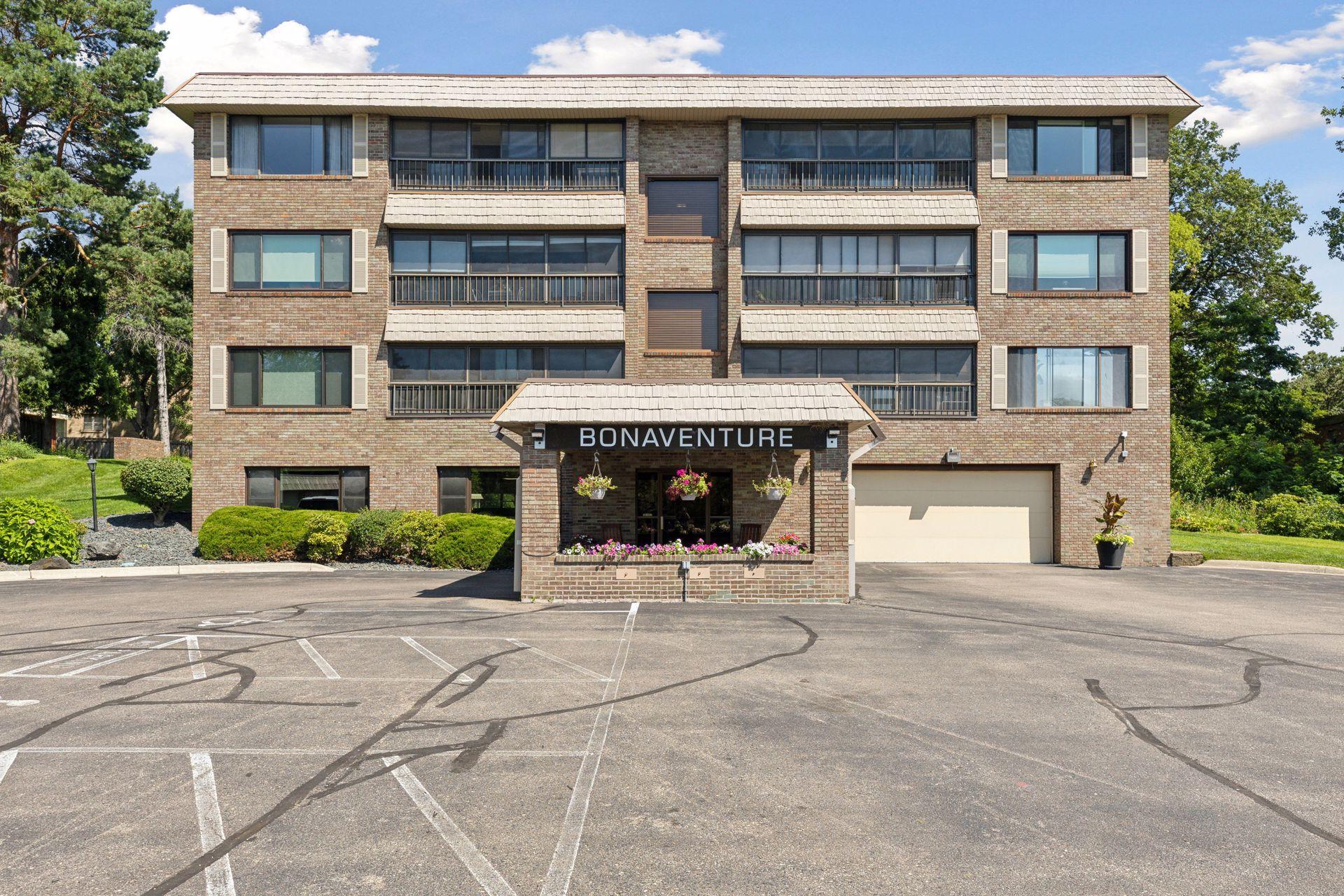 3090 Lexington Avenue N Unit: B2
