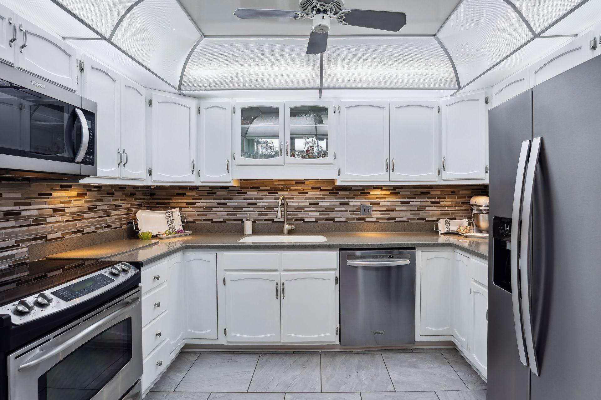 3090 Lexington Avenue N Unit: B2