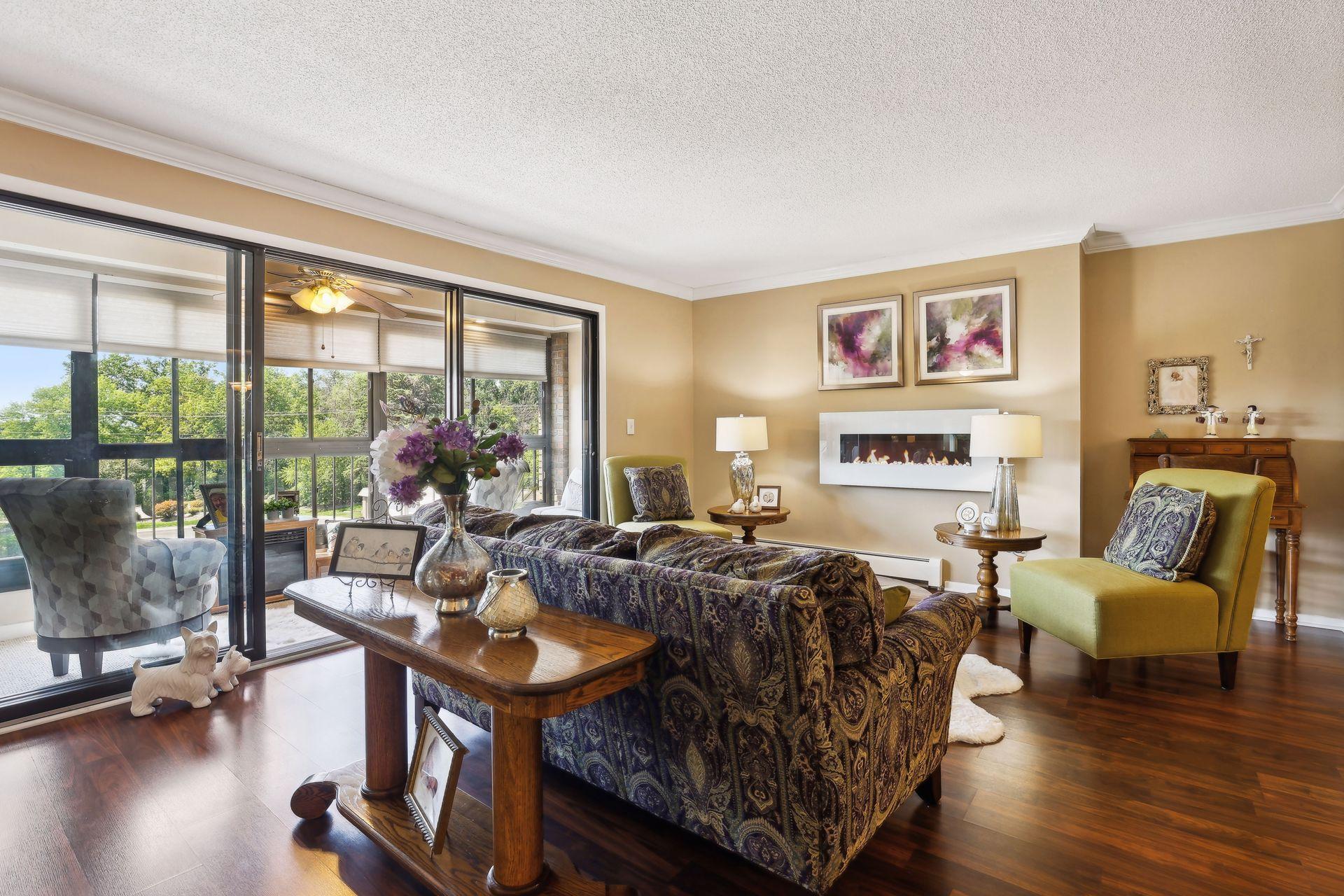 3090 Lexington Avenue N Unit: B2