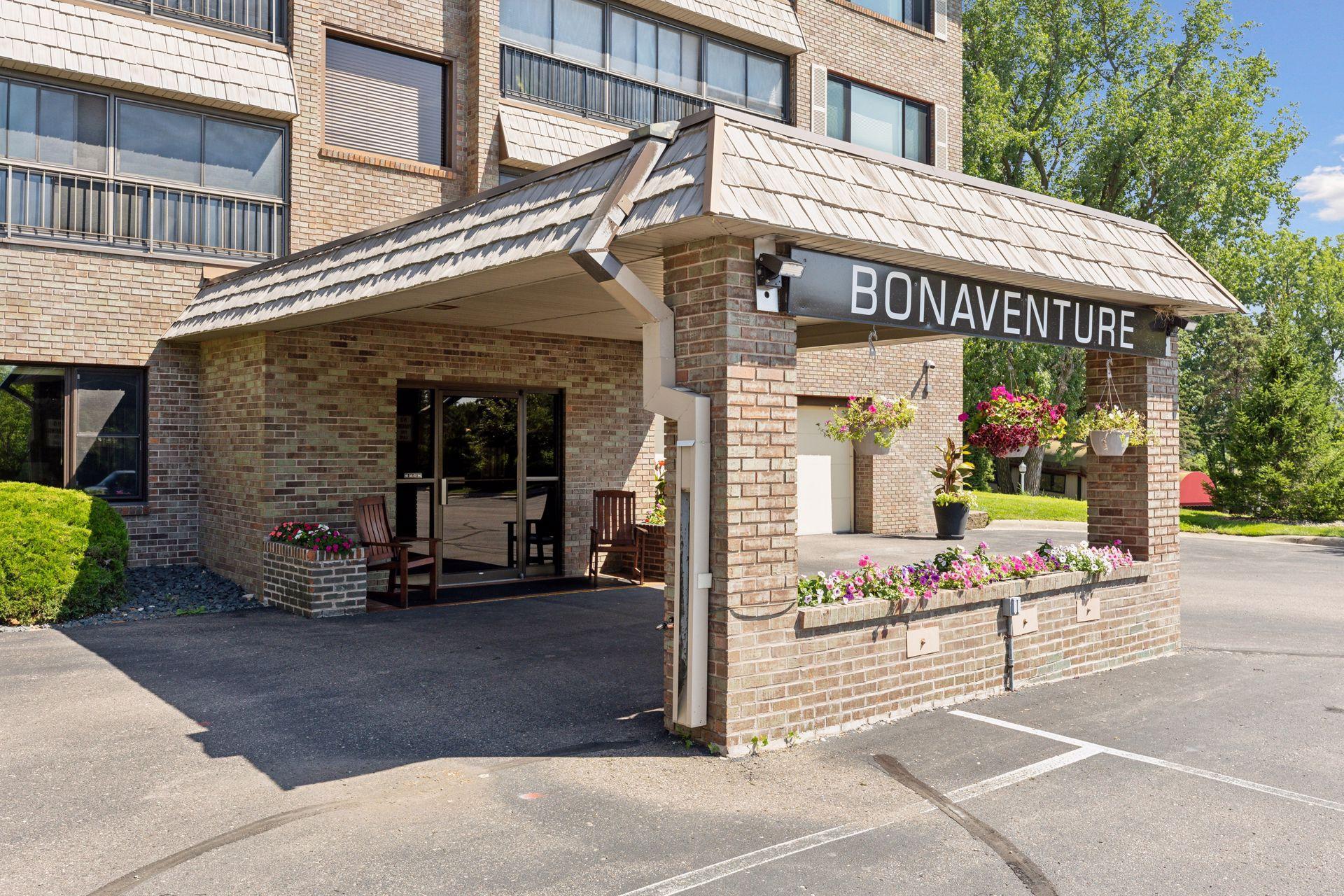 3090 Lexington Avenue N Unit: B2