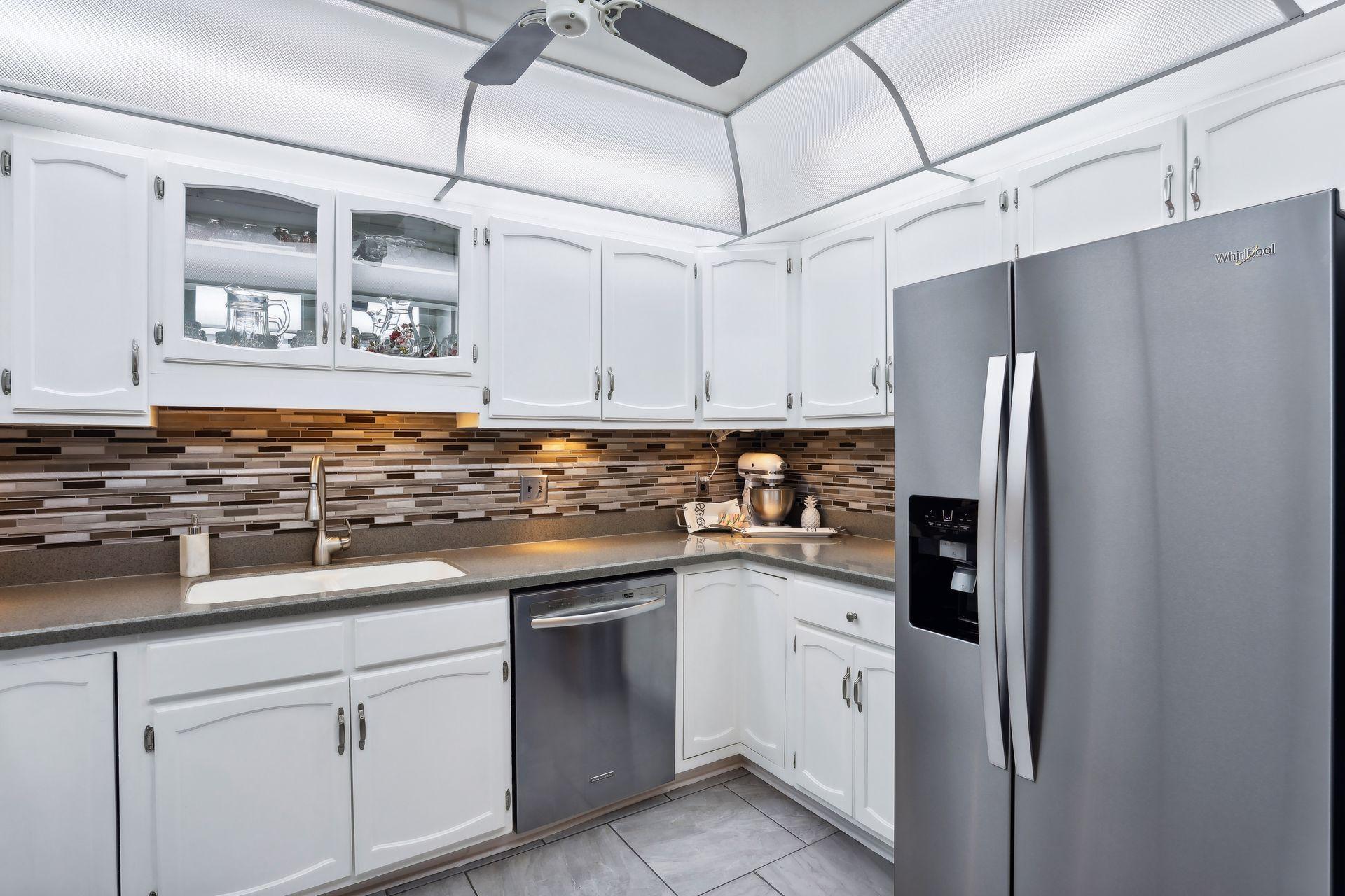 3090 Lexington Avenue N Unit: B2