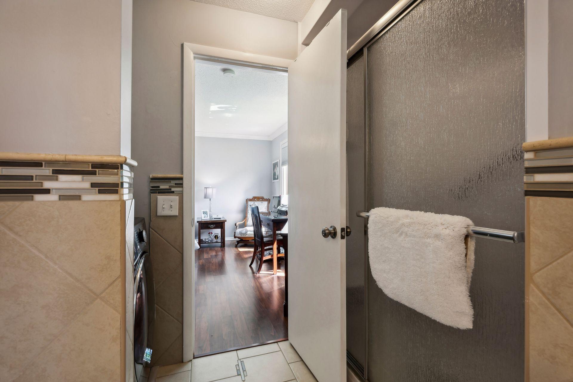 3090 Lexington Avenue N Unit: B2