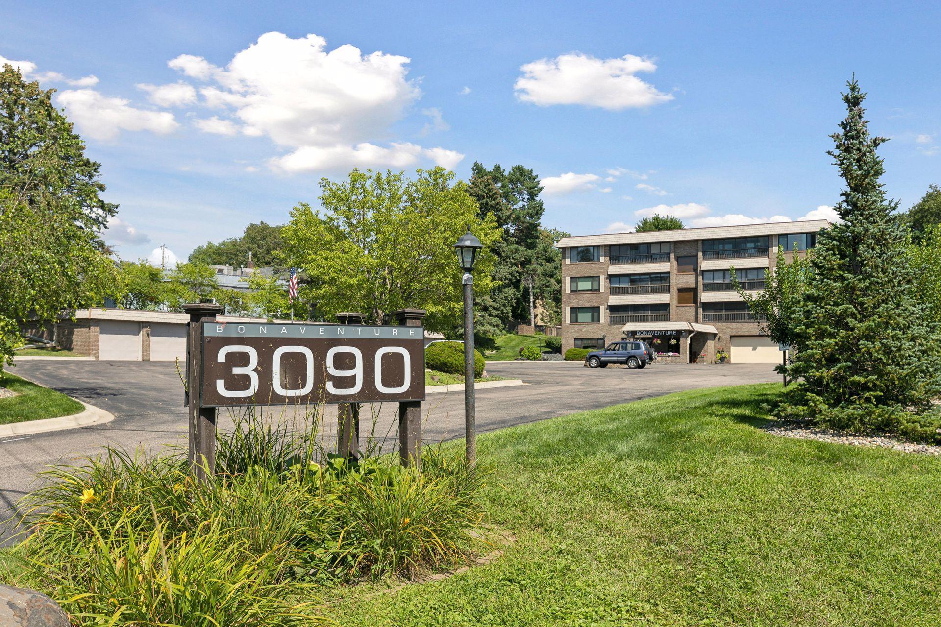 3090 Lexington Avenue N Unit: B2