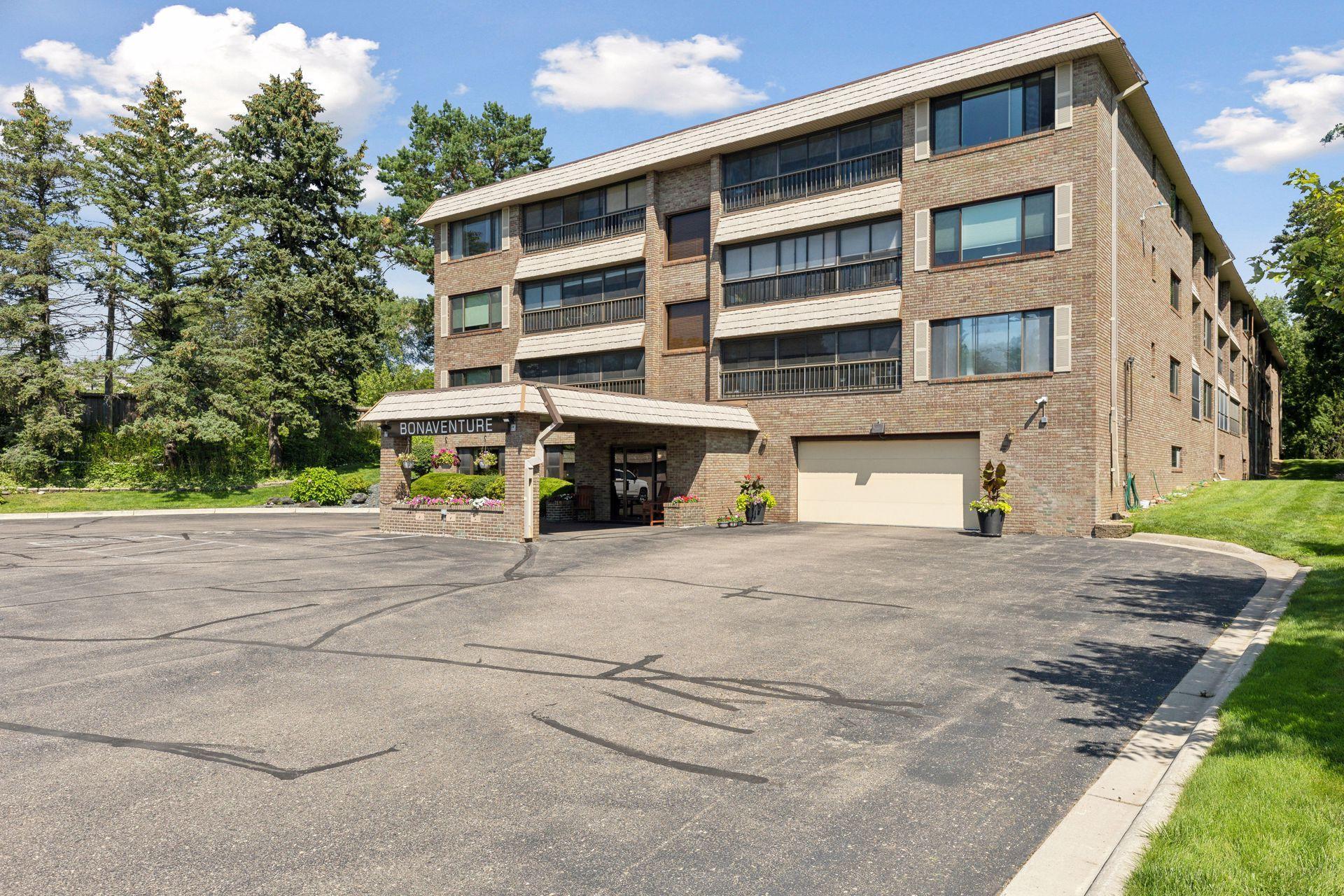 3090 Lexington Avenue N Unit: B2