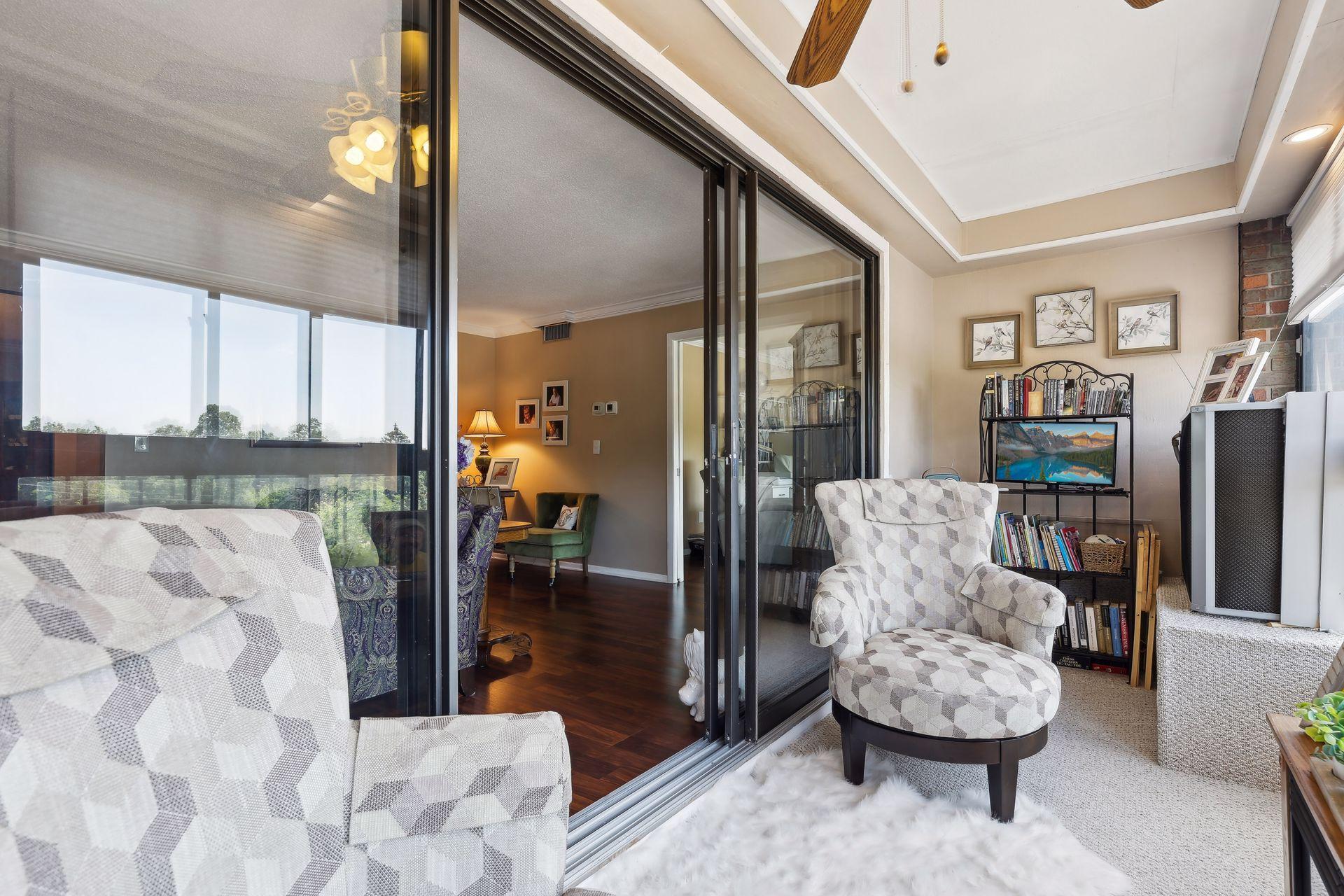 3090 Lexington Avenue N Unit: B2