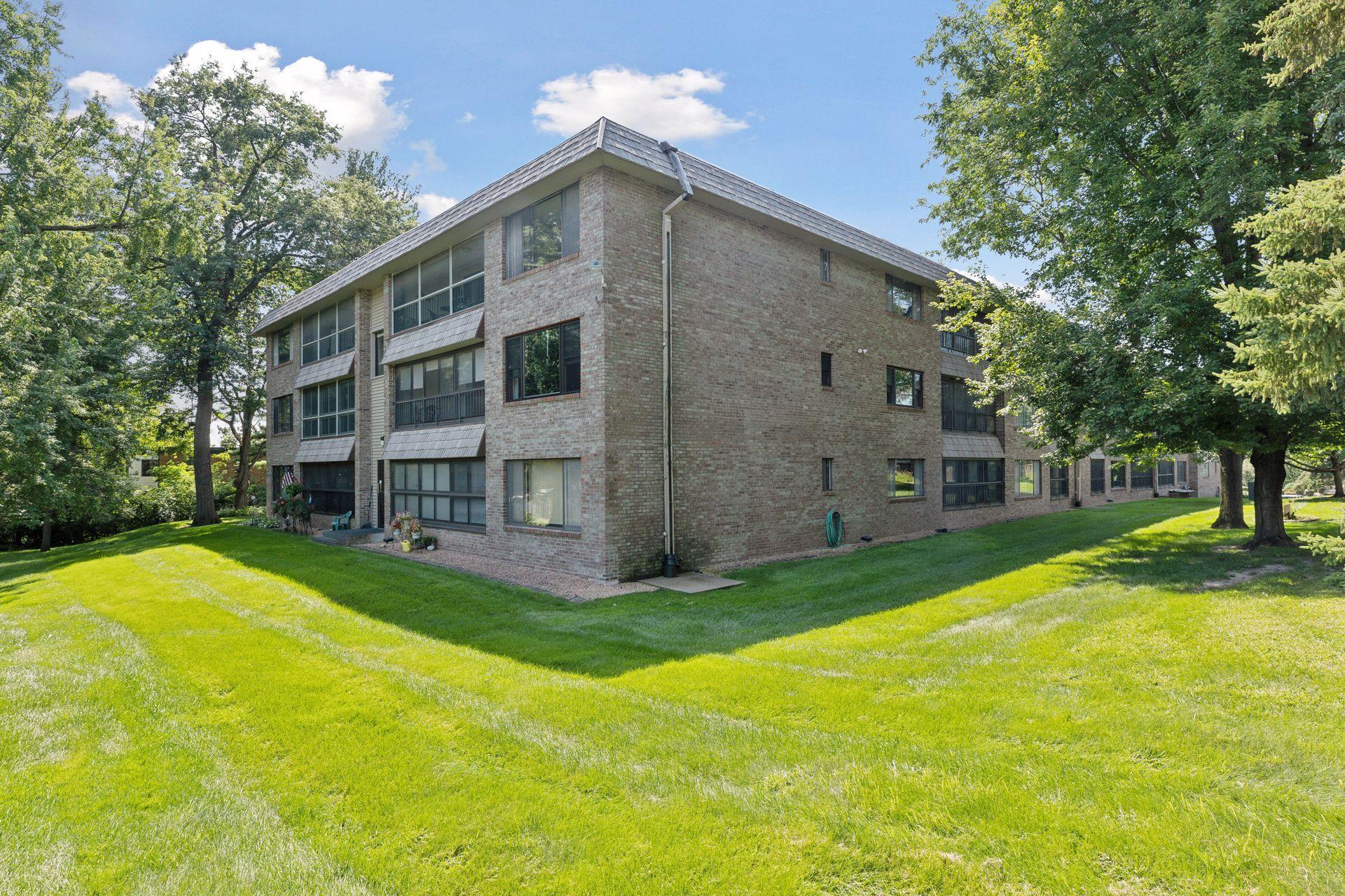 3090 Lexington Avenue N Unit: B2