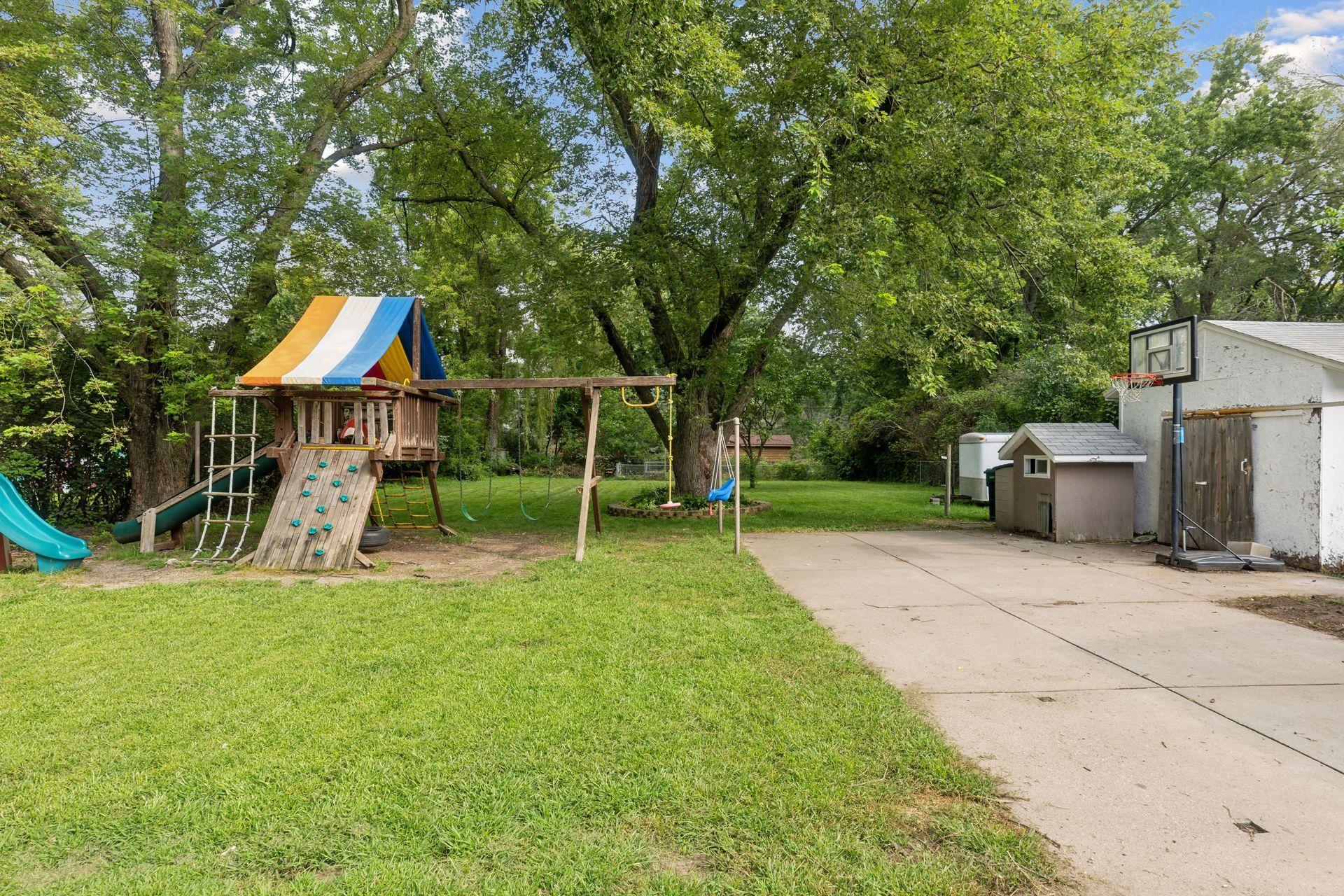 795 County Road B W