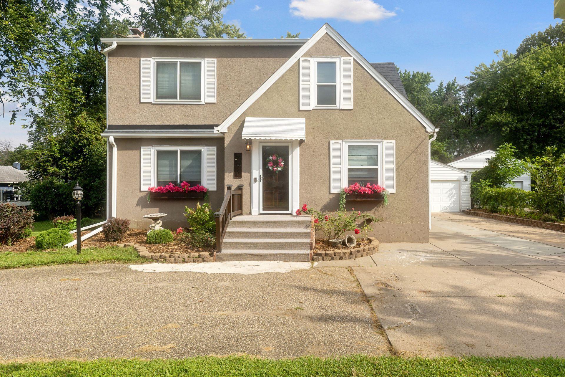 795 County Road B W