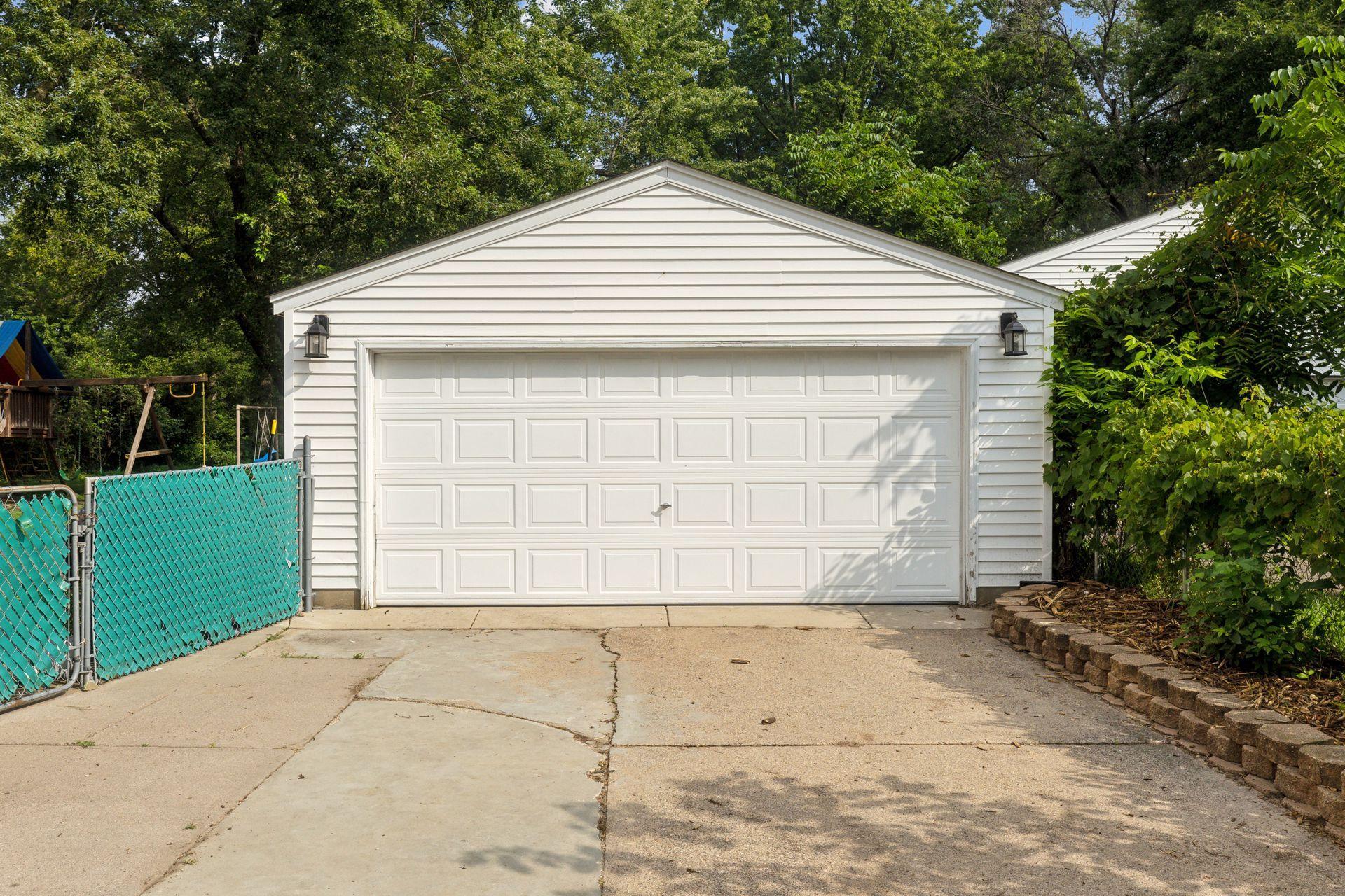 795 County Road B W