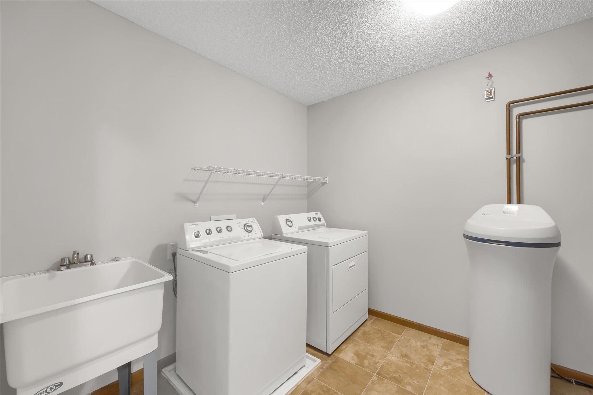 15652 Emerald Drive N Unit: 1