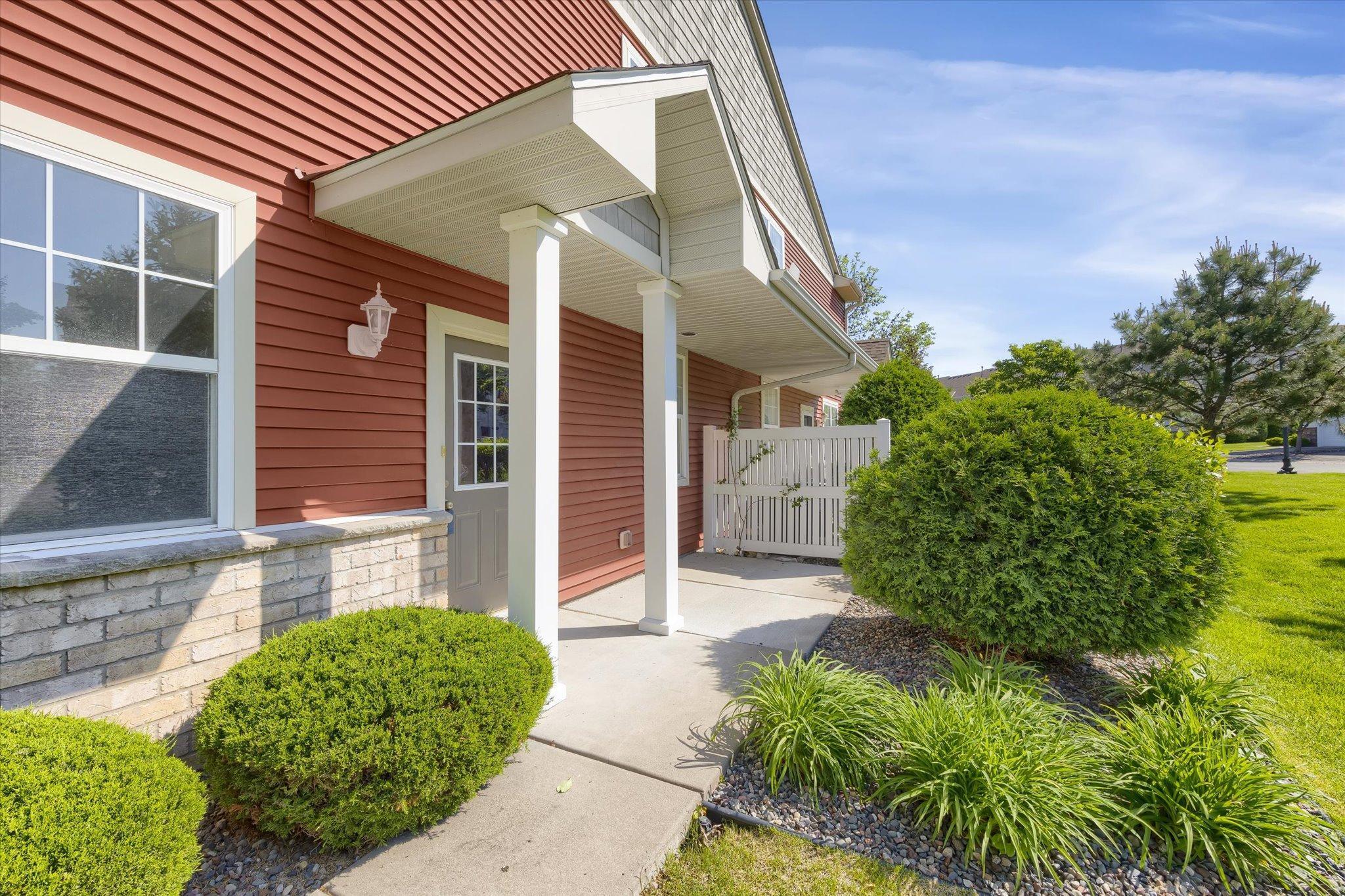 15652 Emerald Drive N Unit: 1