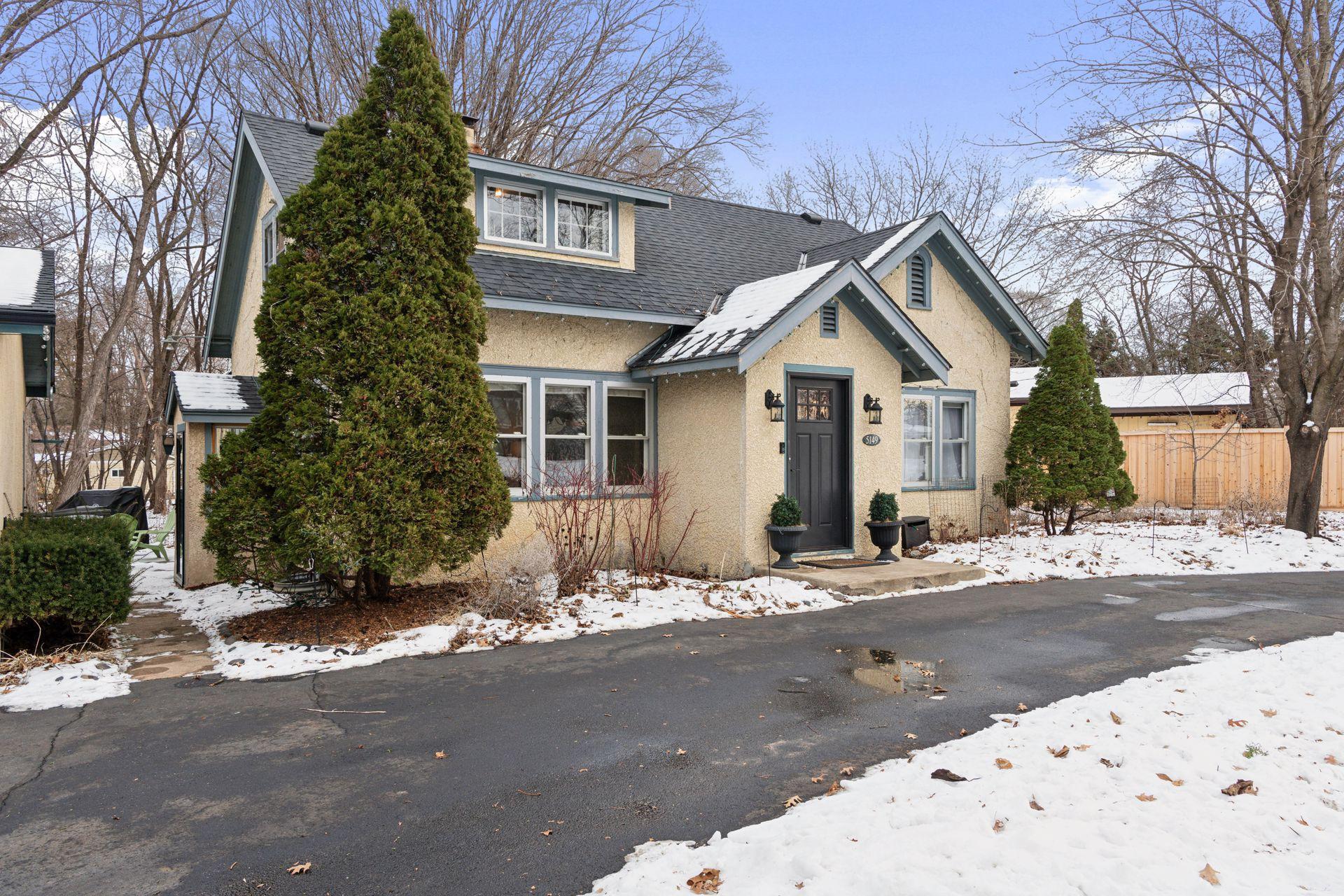5149 Woodridge Road